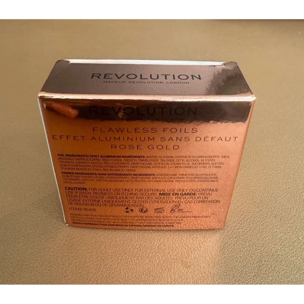 Makeup Revolution Flawless Foils Rose Gold Eyeshadow and Primer Set